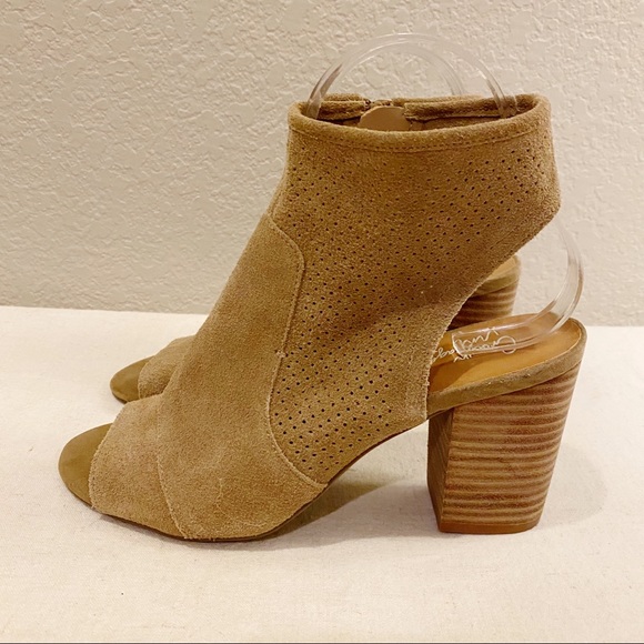 CROWN VINTAGE Tan Suede Open Back Peep Toe Heeled Bootie Size 7 ASTAREWIA